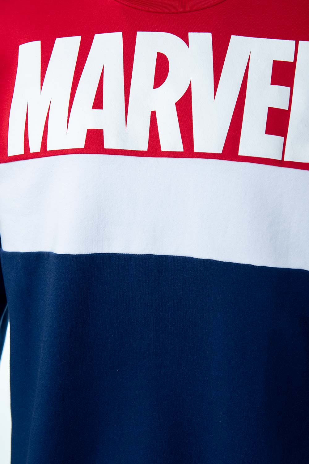 BUZO DE MARVEL ROJO, AZUL Y BLANCO CERRADO PARA HOMBRE