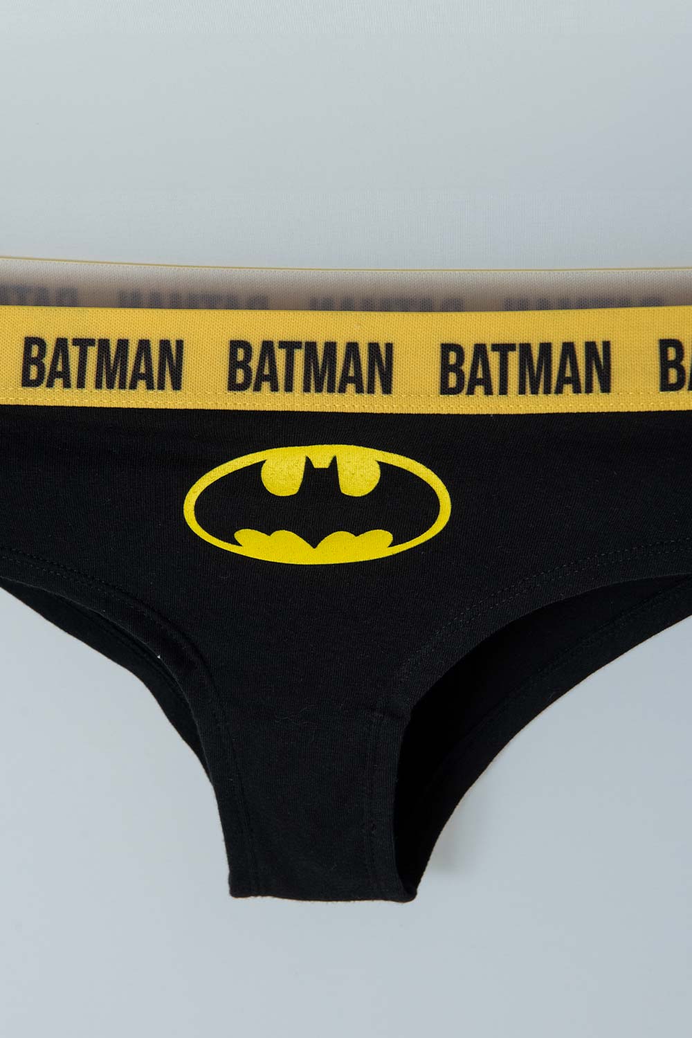 PANTY DE BATMAN NEGRA CON CINTURA ELÁSTICA AMARILLA PARA MUJER