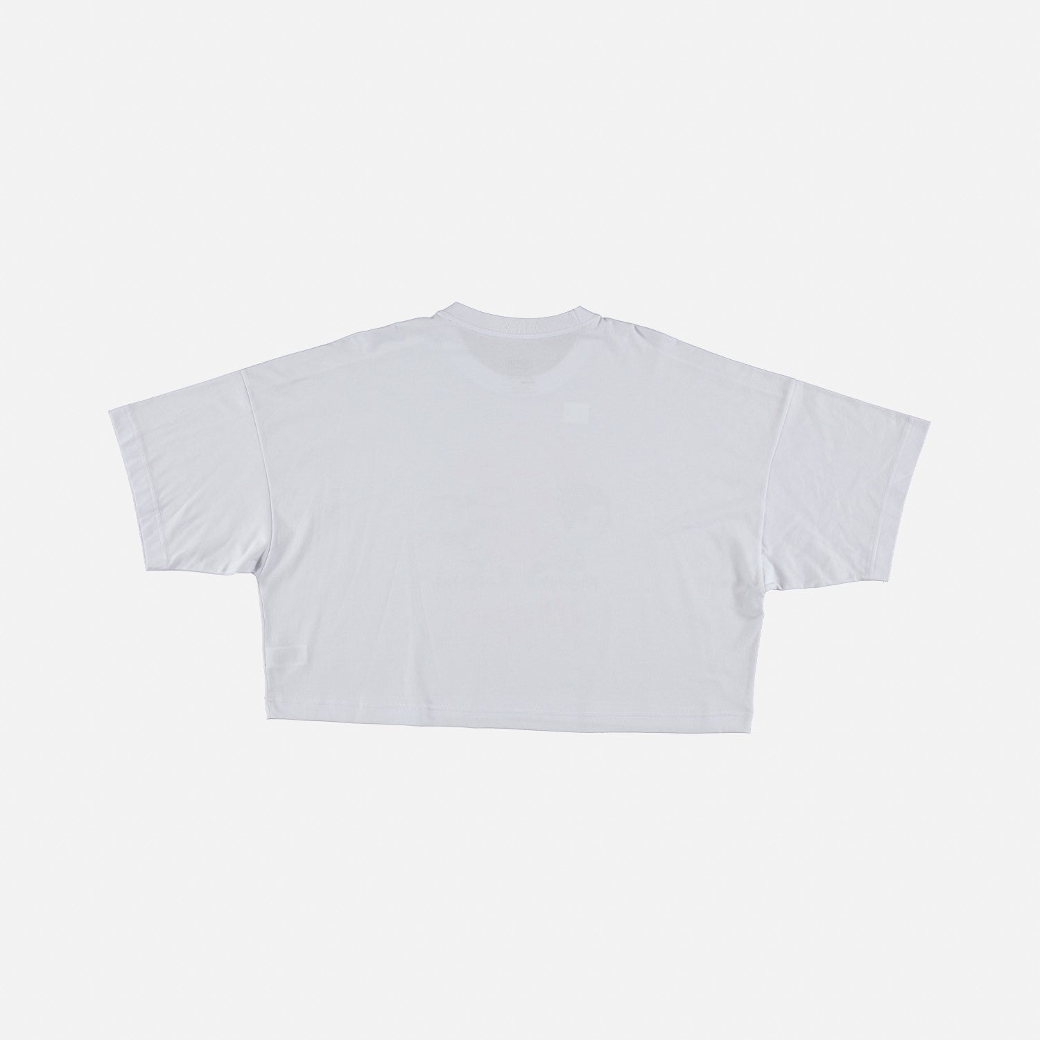 CAMISETA DE NARUTO TIPO CROP BLANCA PARA MUJER