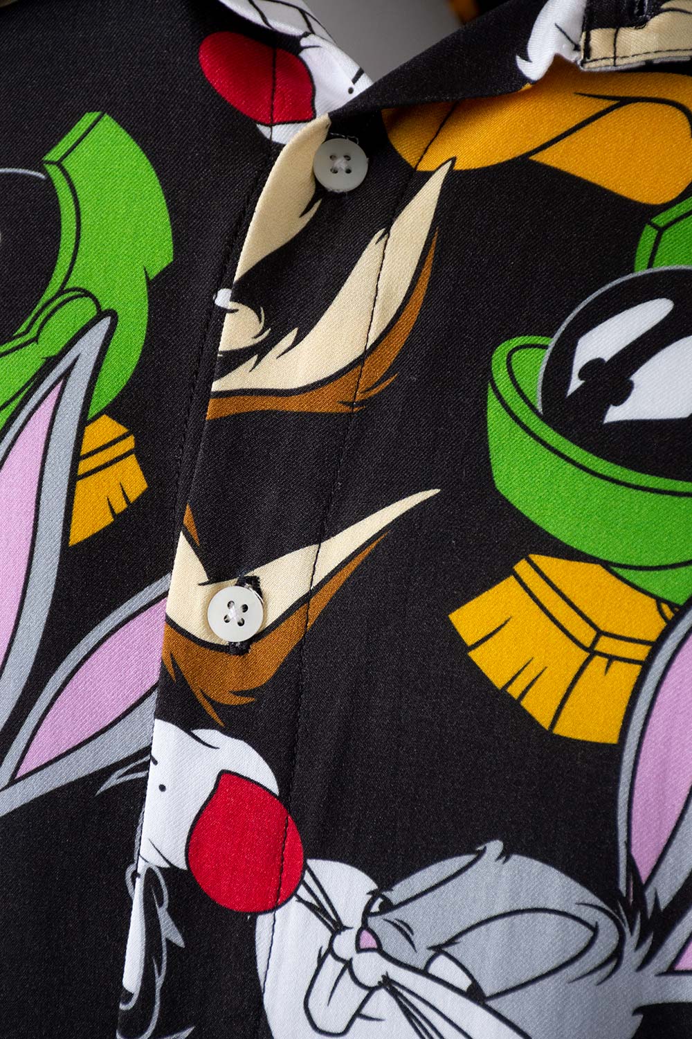 CAMISA DE LOONEY TUNES MULTICOLOR MANGA CORTA GÉNERO NEUTRO