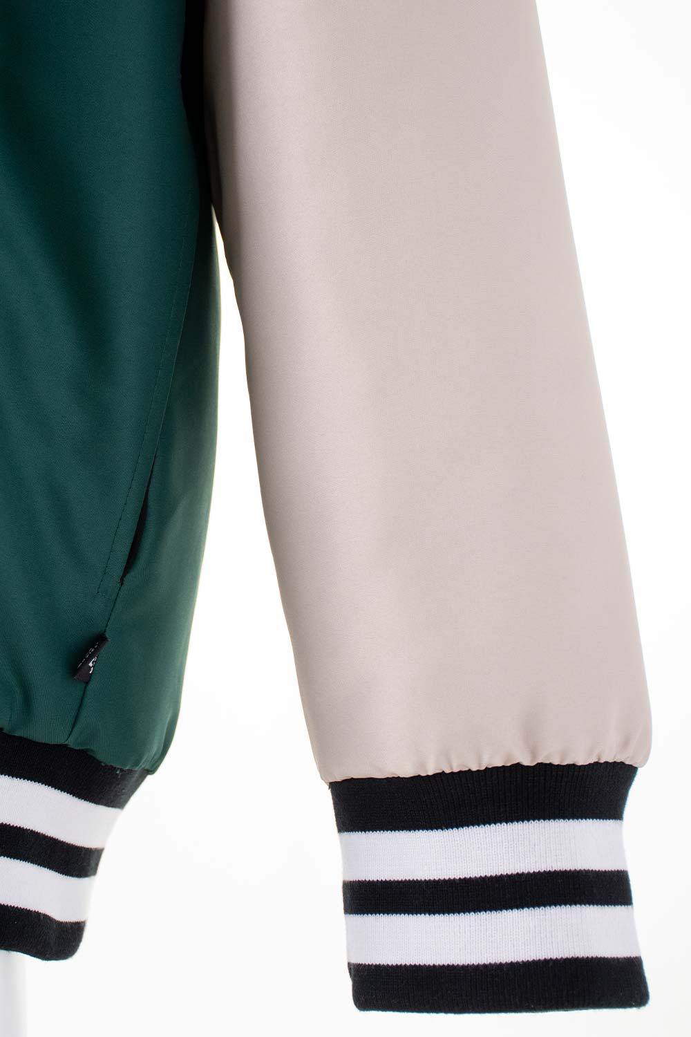 CHAQUETA DE NARUTO CON CIERRE Y CHOMPA VERDE Y MARFIL PARA HOMBRE