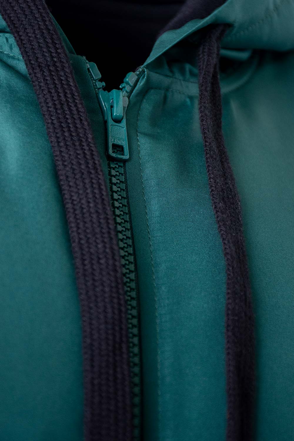 CHAQUETA DE NARUTO CON CIERRE Y CHOMPA VERDE Y MARFIL PARA HOMBRE