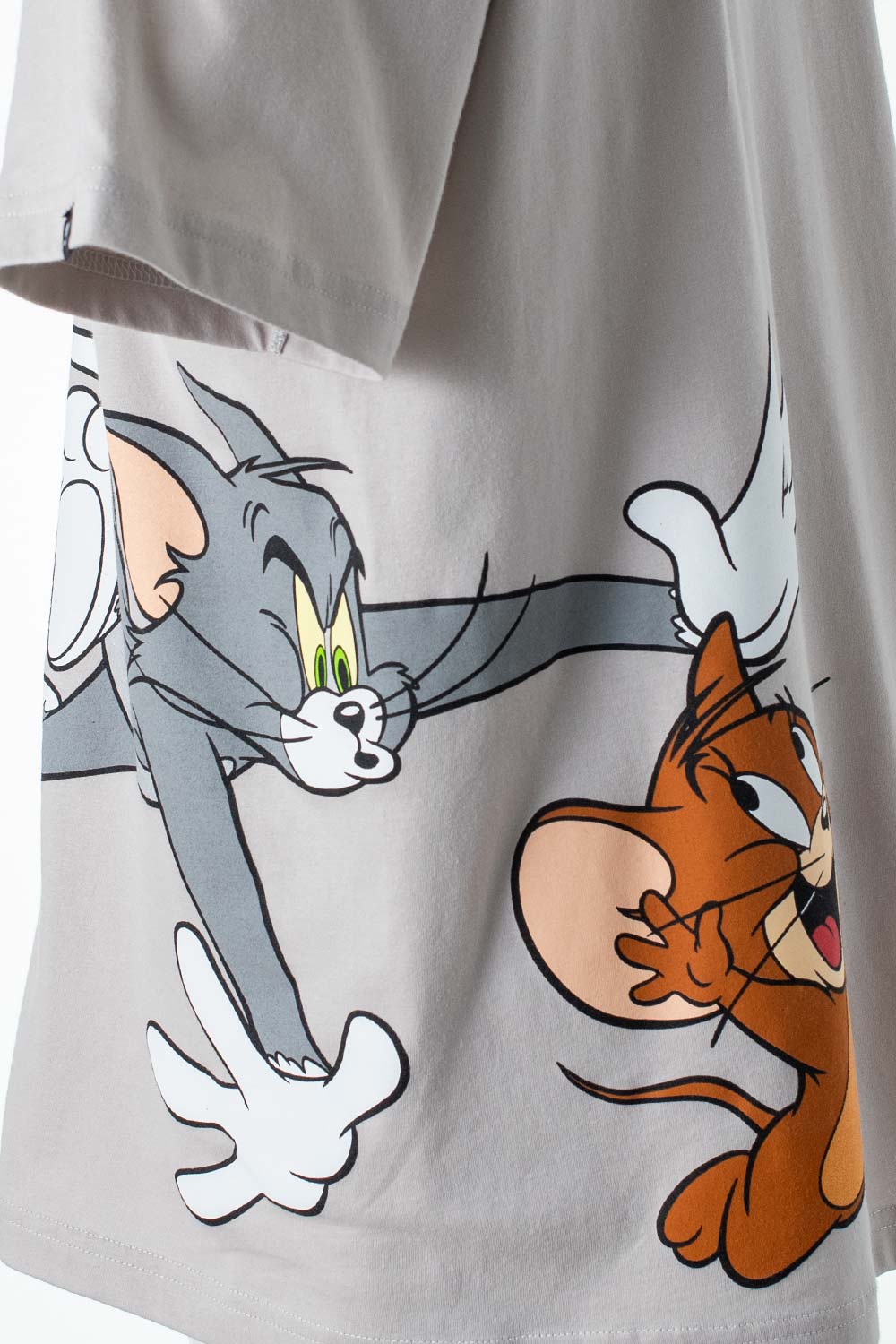 CAMISETA DE TOM Y JERRY REGULAR FIT GÉNERO NEUTRO