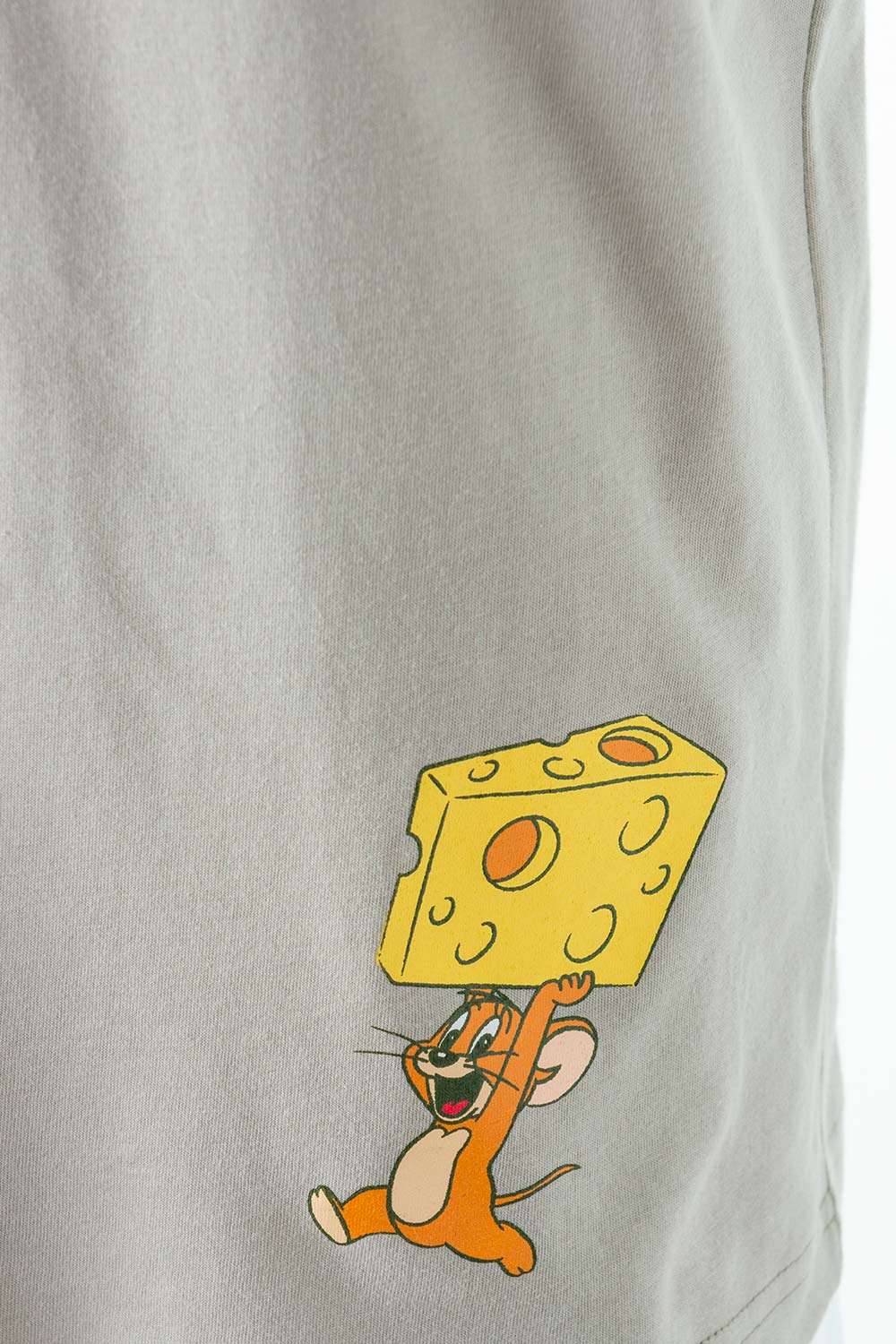 CAMISETA DE TOM Y JERRY MANGA CORTA CORTA VERDE ACEITUNA GÉNERO NEUTRO