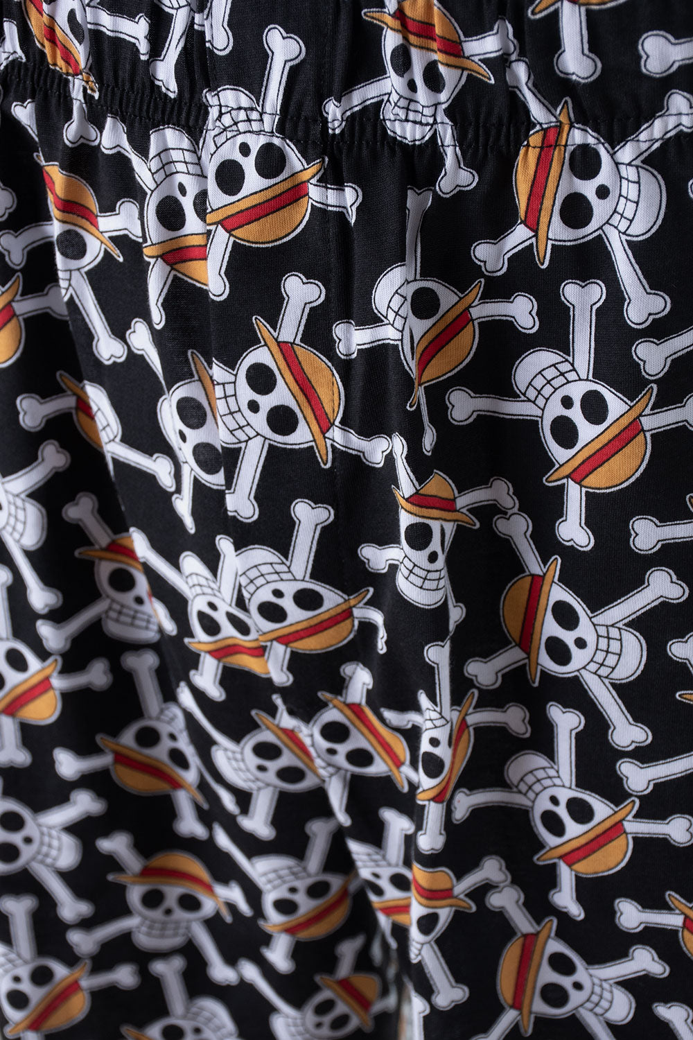 PIJAMA DE ONE PIECE DE PANTALÓN CORTO NEGRO PARA HOMBRE