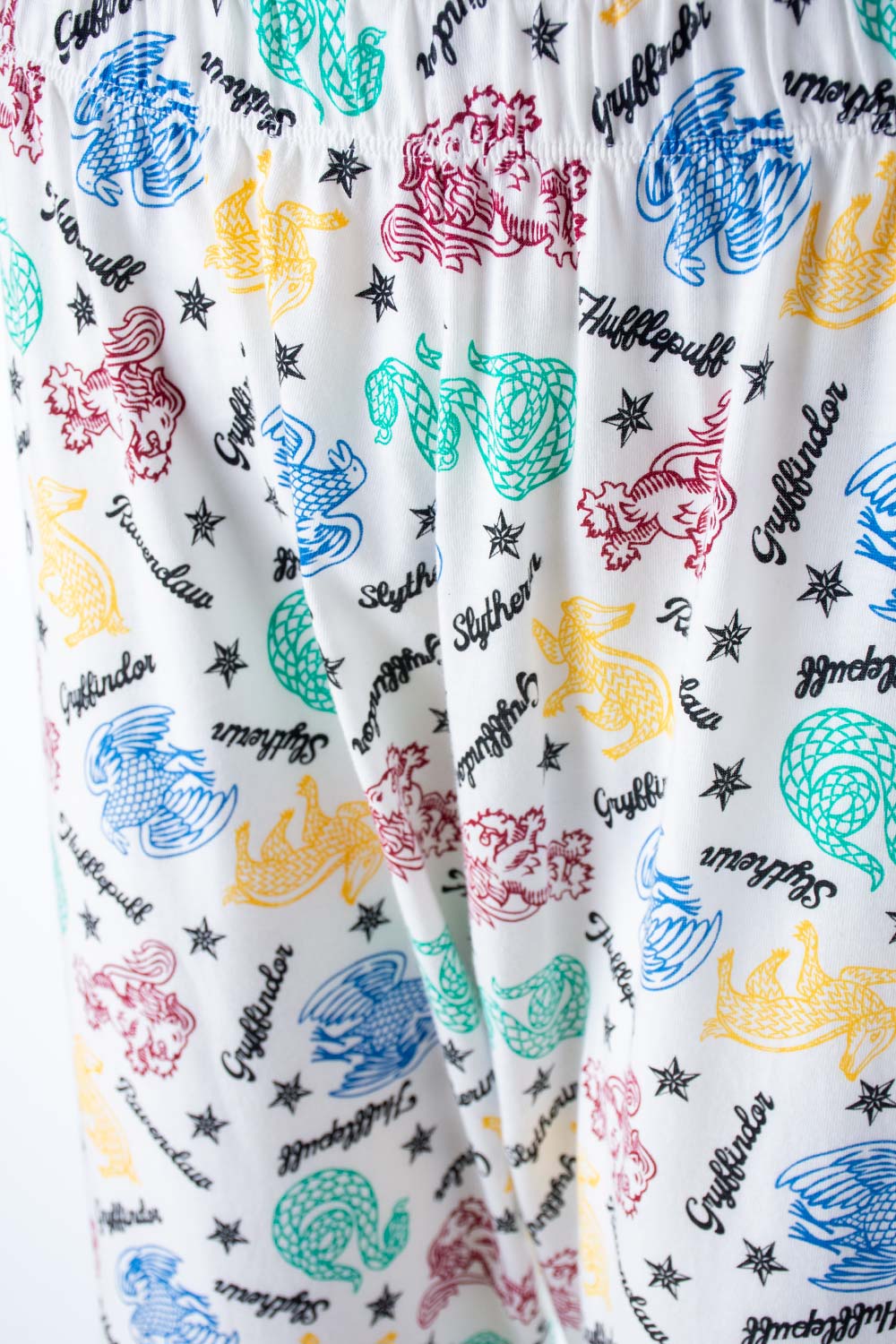 PIJAMA DE HARRY POTTER NEGRA Y MULTICOLOR DE PANTALÓN LARGO PARA MUJER