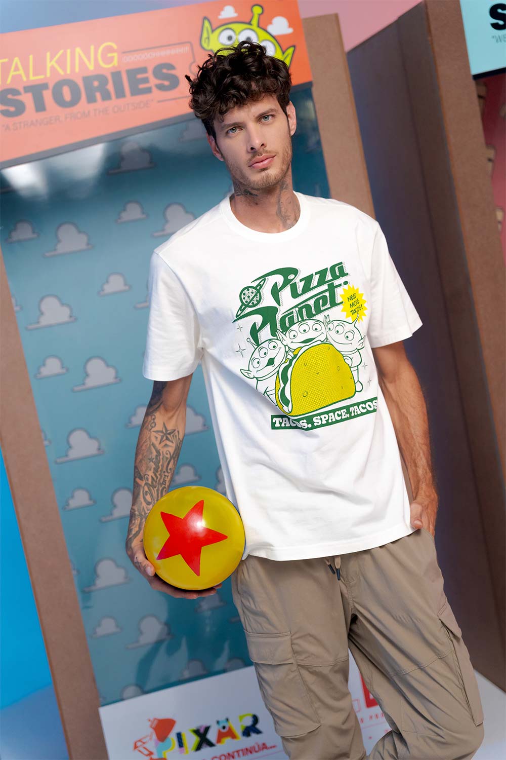 CAMISETA DE PIXAR REGULAR FIT PARA HOMBRE