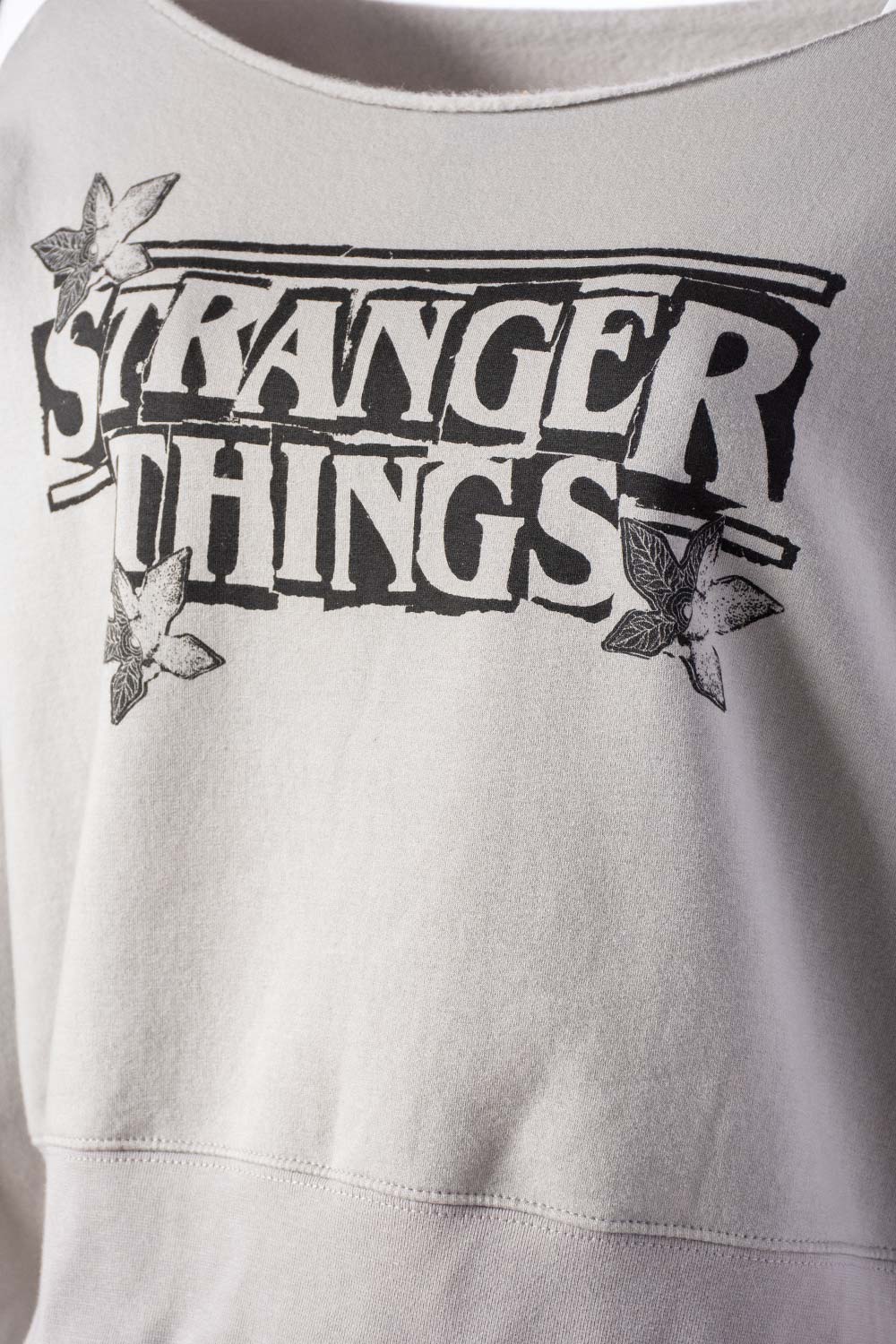 BUZO DE STRANGER THINGS OVERSIZED FIT PARA MUJER