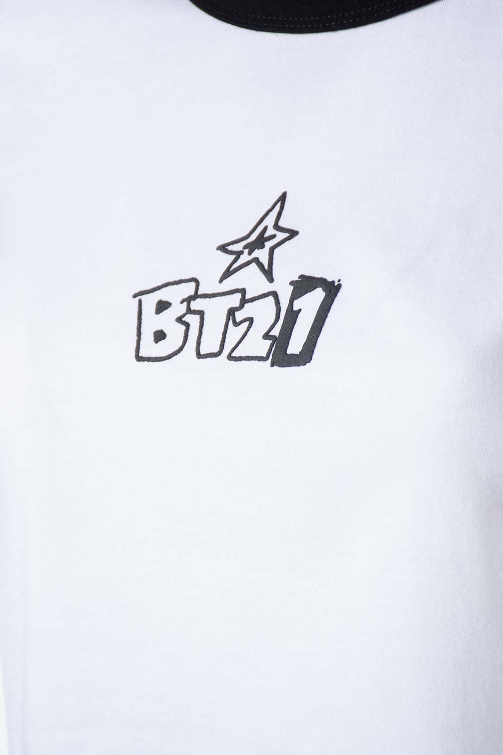 CAMISETA DE BT21 CROP TOP FIT PARA MUJER