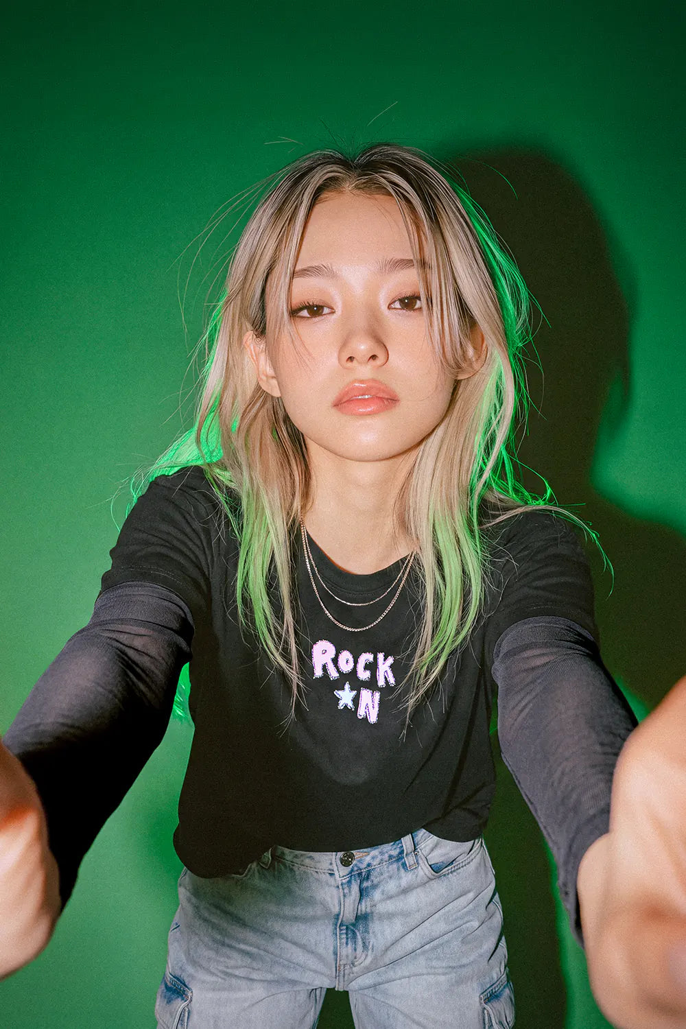 CAMISETA DE BT21 RELAX FIT PARA MUJER