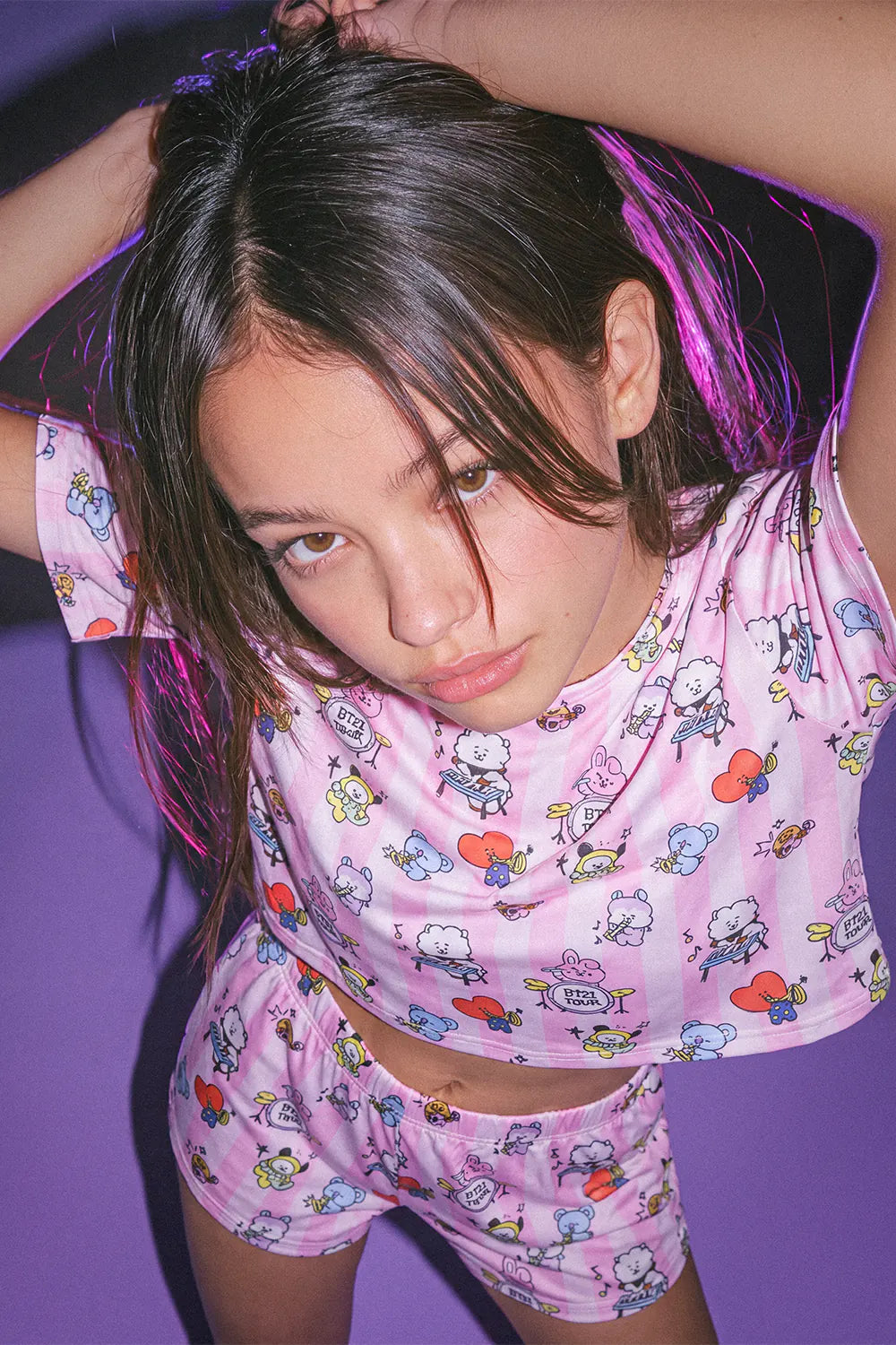 PIJAMA DE BT21 CON PANTALON CORTO PARA MUJER