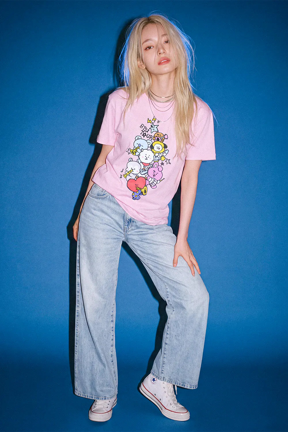CAMISETA DE BT21 OVERSIZED FIT PARA MUJER