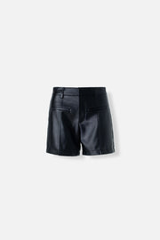 SHORT DE MOVIES NEGRO TIPO CUERO PARA MUJER