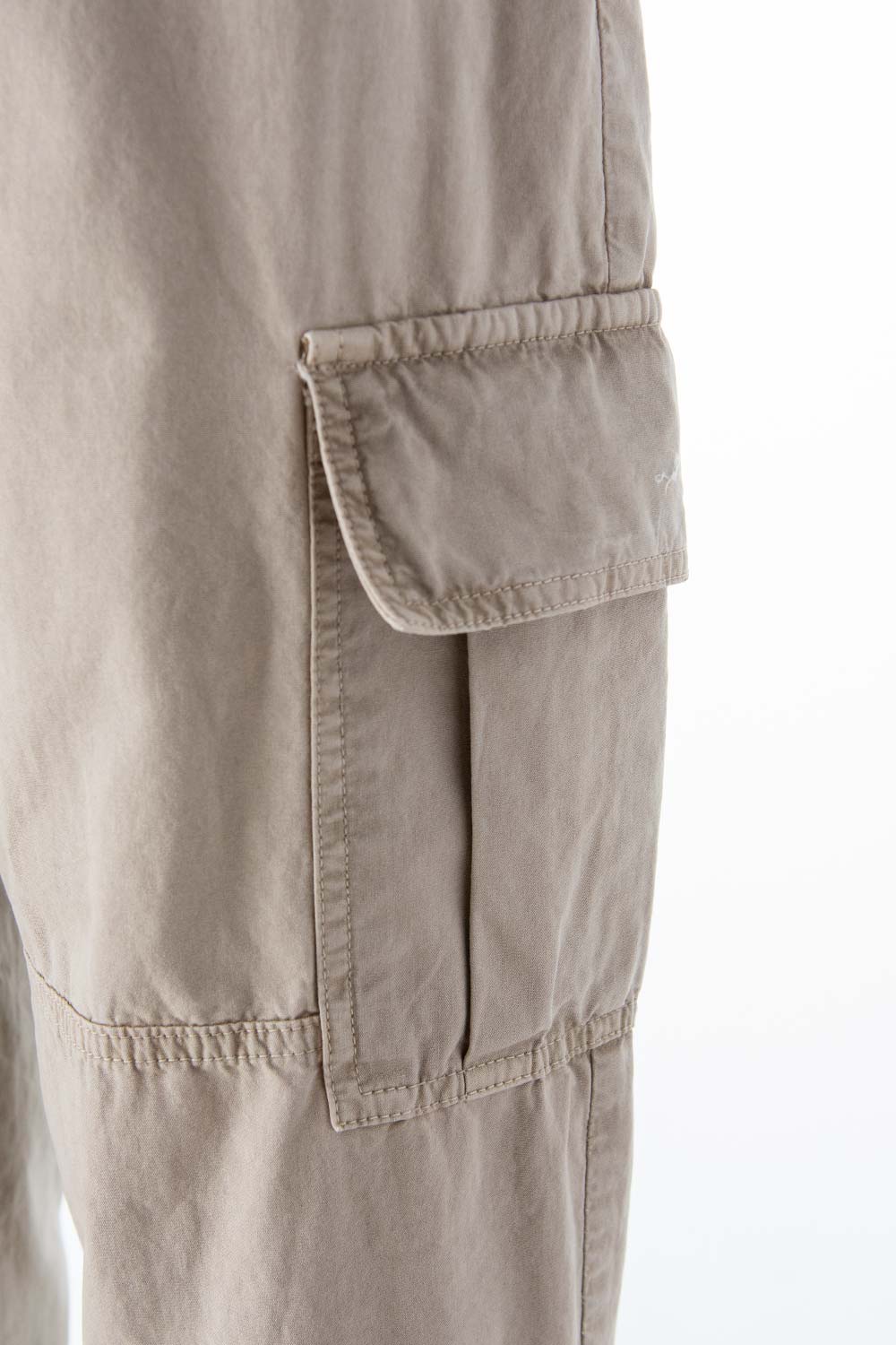 JOGGER DE MOVIES TAUPE CON ELÁSTICO EN CINTURA PARA MUJER