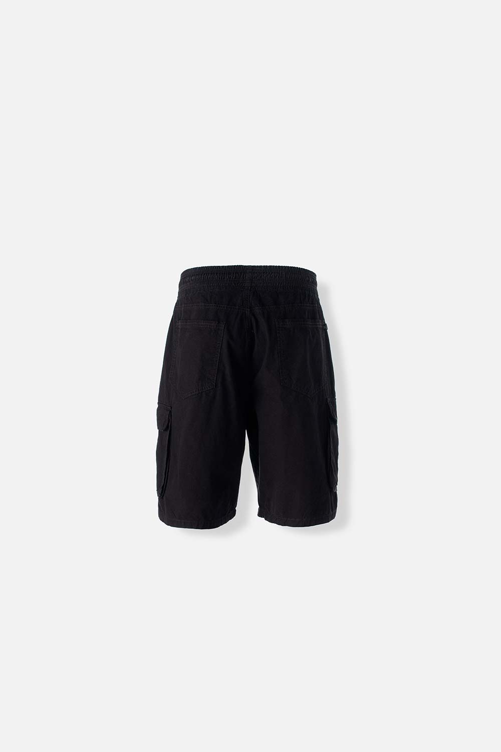 BERMUDA DE MOVIES NEGRA CON BOLSILLOS TIPO CARGO PARA HOMBRE