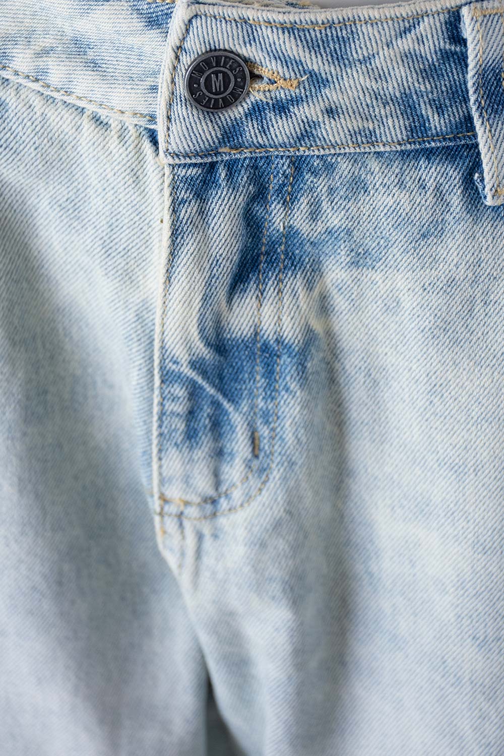 JEAN DE MOVIES CON BOLSILLOS LATERALES PARA MUJER