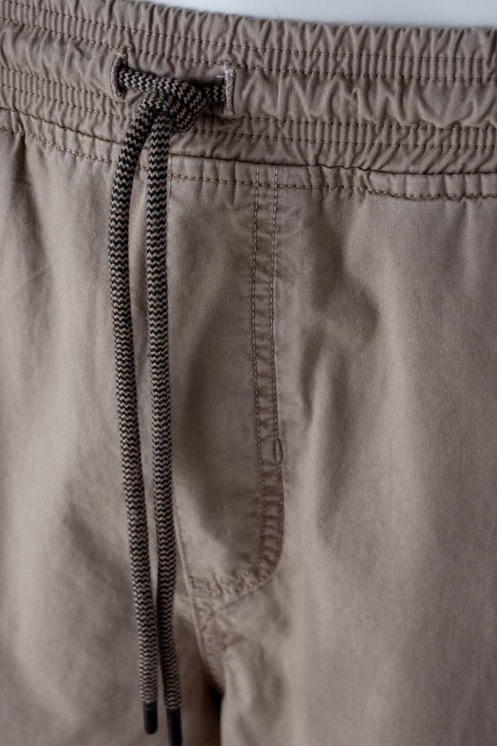 BERMUDA DE MOVIES TAUPE TIPO CARGO PARA HOMBRE
