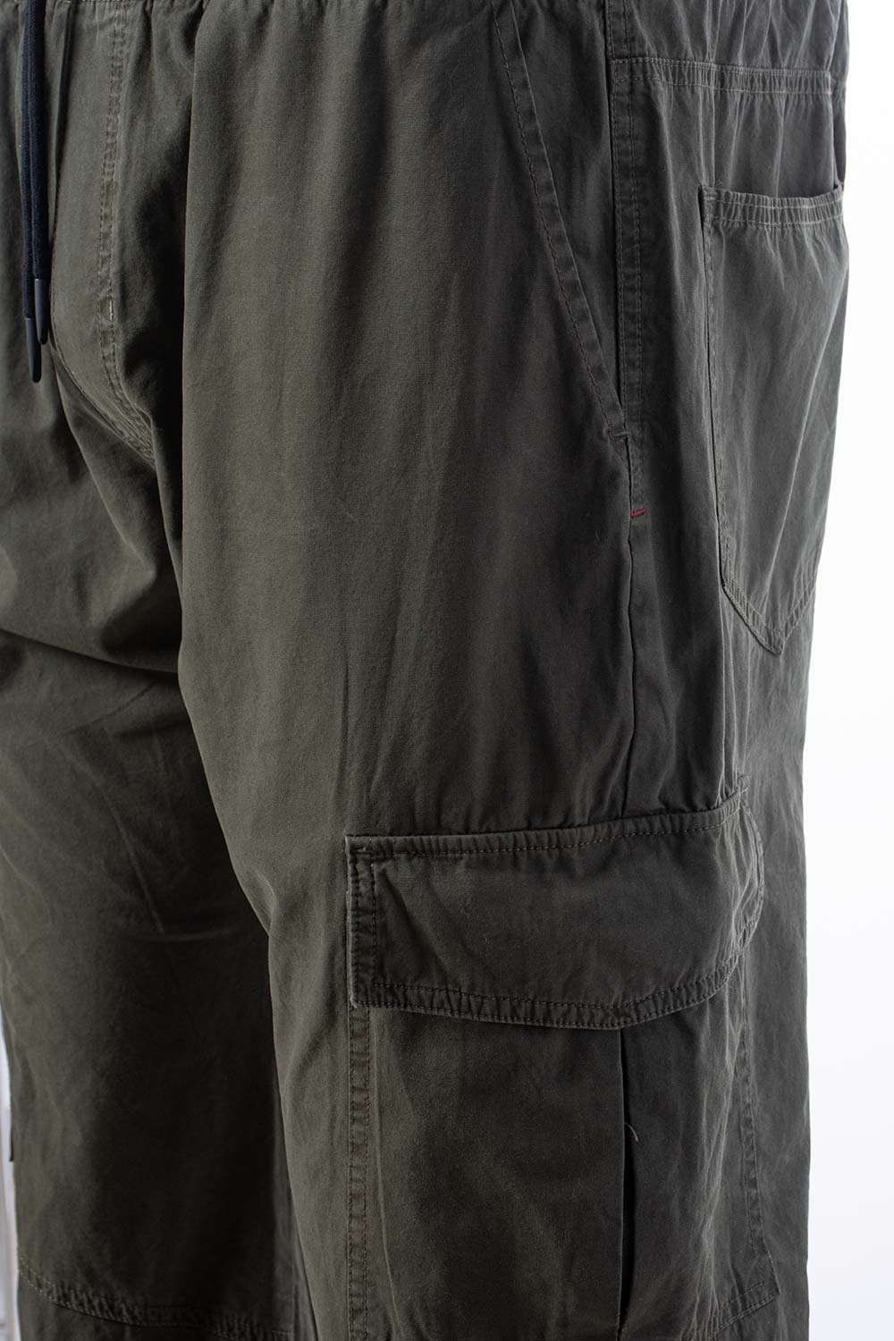 JOGGER DE MOVIES CON BOLSILLOS VERDE MILITAR PARA HOMBRE