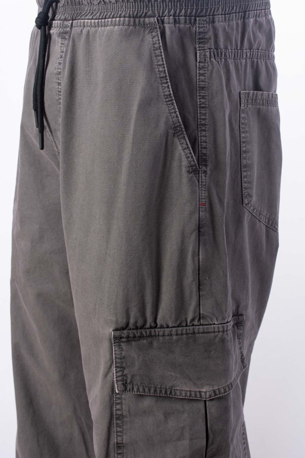 JOGGER DE MOVIES CON BOLSILLOS NEGRO PARA HOMBRE