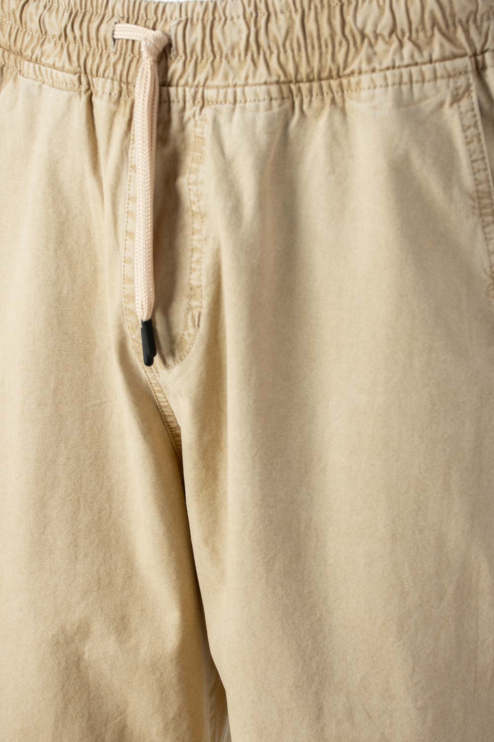 JOGGER DE MOVIES CON CINTURA AJUSTABLE REGULAR FIT PARA HOMBRE